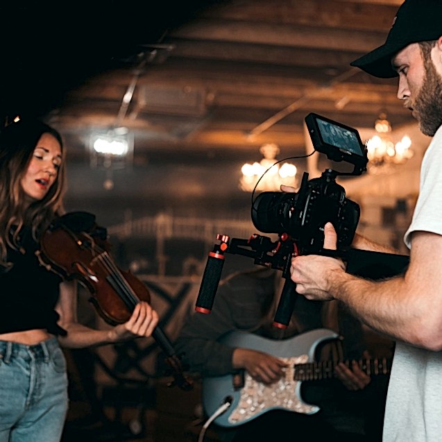 pexels-kyle-loftus-2510422